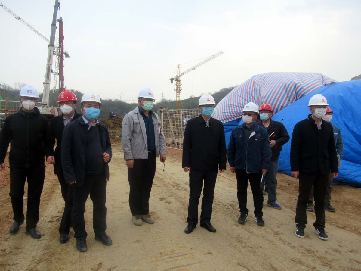 皖能環(huán)?？偨?jīng)理張為義到安徽電建一公司合肥龍泉山項目調研疫情防控和復工復產(chǎn)工作