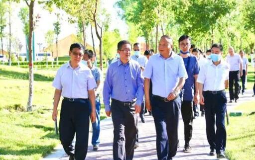 國(guó)家電投集團(tuán)黨組成員、副總經(jīng)理王樹東一行赴七師胡楊河市調(diào)研