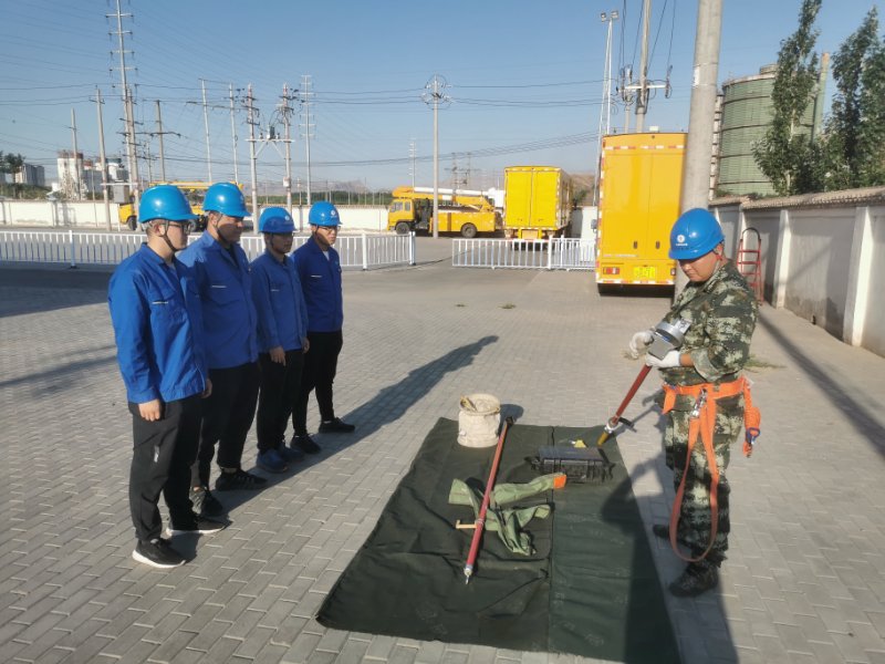 烏海電業(yè)局配電帶電作業(yè)中心：現(xiàn)場培訓求實效，技能素質(zhì)再提升