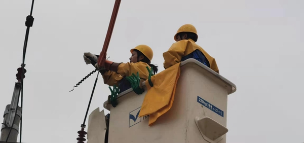 我愿做一名“高空舞者”，為你堅(jiān)守那一抹涼