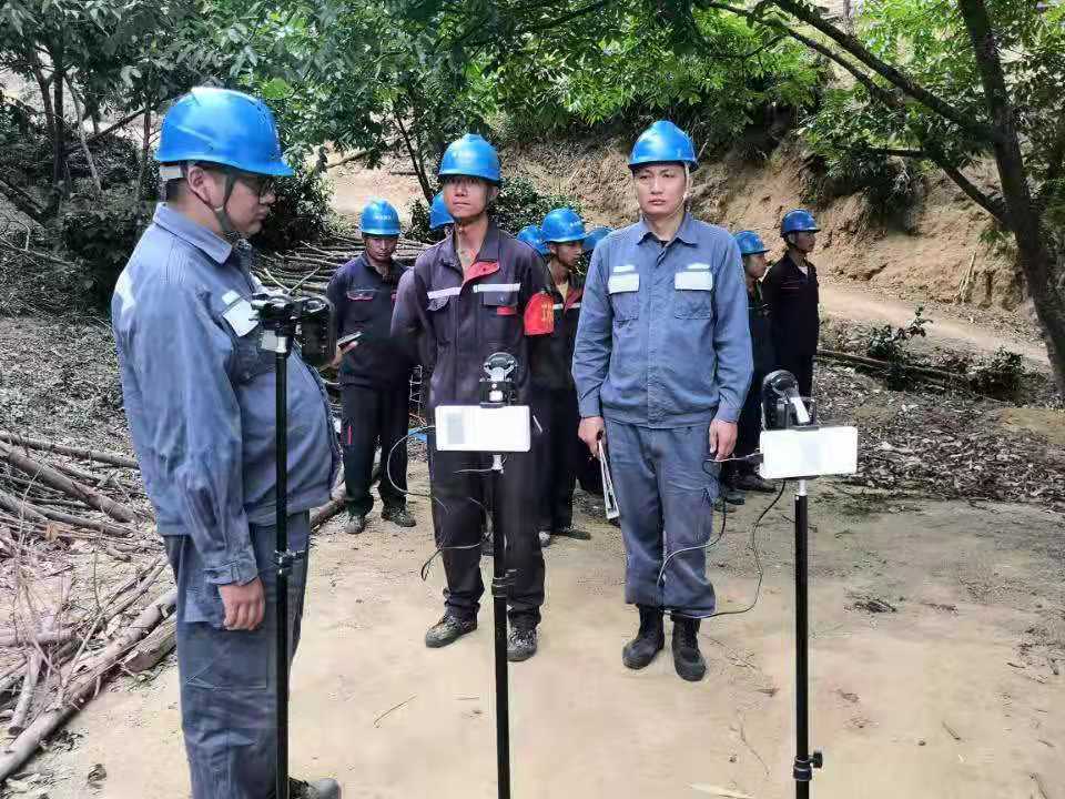 臨滄云縣供電局配電管理三所開(kāi)展隱患整改，切實(shí)保障用戶(hù)用電安全
