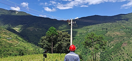鳳慶供電局新華供電所供電火力全開，助力當(dāng)?shù)乜緹煯a(chǎn)業(yè) 穩(wěn)定發(fā)展
