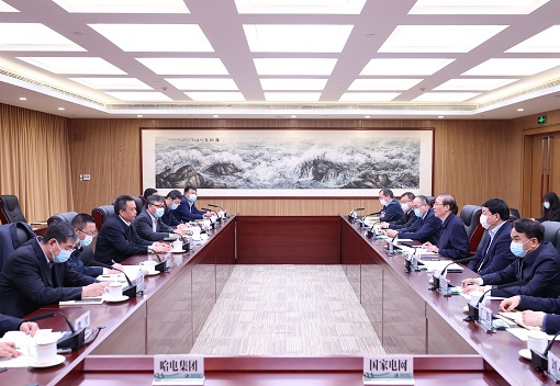 辛保安、張智剛與哈電集團董事長曹志安、總經(jīng)理吳偉章會談