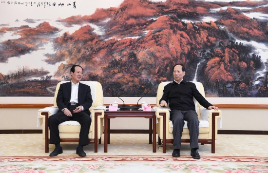 丁焰章拜會(huì)內(nèi)蒙古自治區(qū)黨委書(shū)記、人大常委會(huì)主任石泰峰