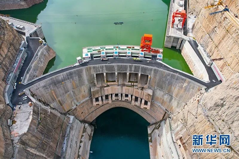 國家能源局章建華：加快推進能源轉(zhuǎn)型，大力發(fā)展風電和太陽能發(fā)電！