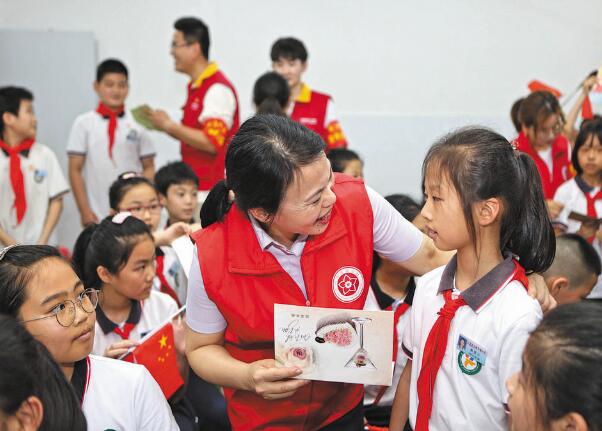 浙江永嘉縣紅十三愛心社25年，幫助4630名貧困學(xué)生