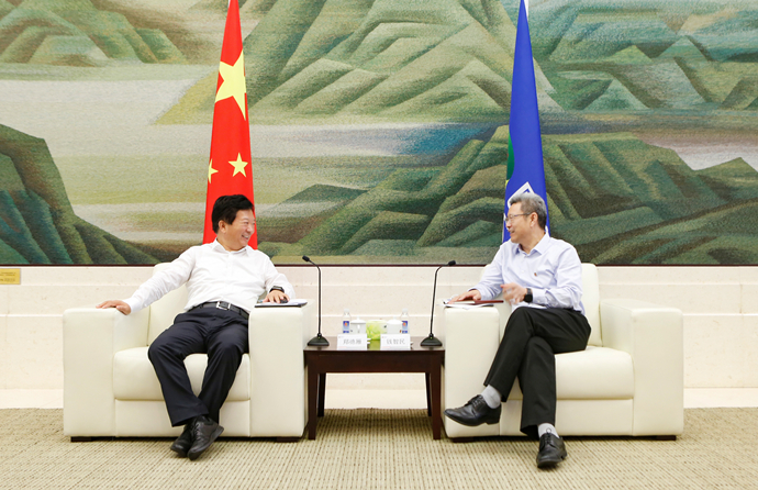錢(qián)智民會(huì)見(jiàn)煙臺(tái)市委副書(shū)記、市長(zhǎng)鄭德雁