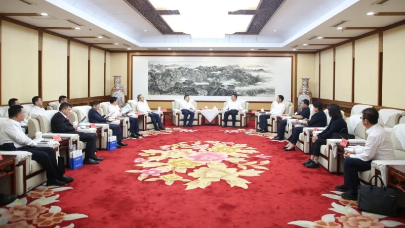 宋海良與內(nèi)蒙古自治區(qū)黨委常委、呼和浩特市委書(shū)記包鋼座談