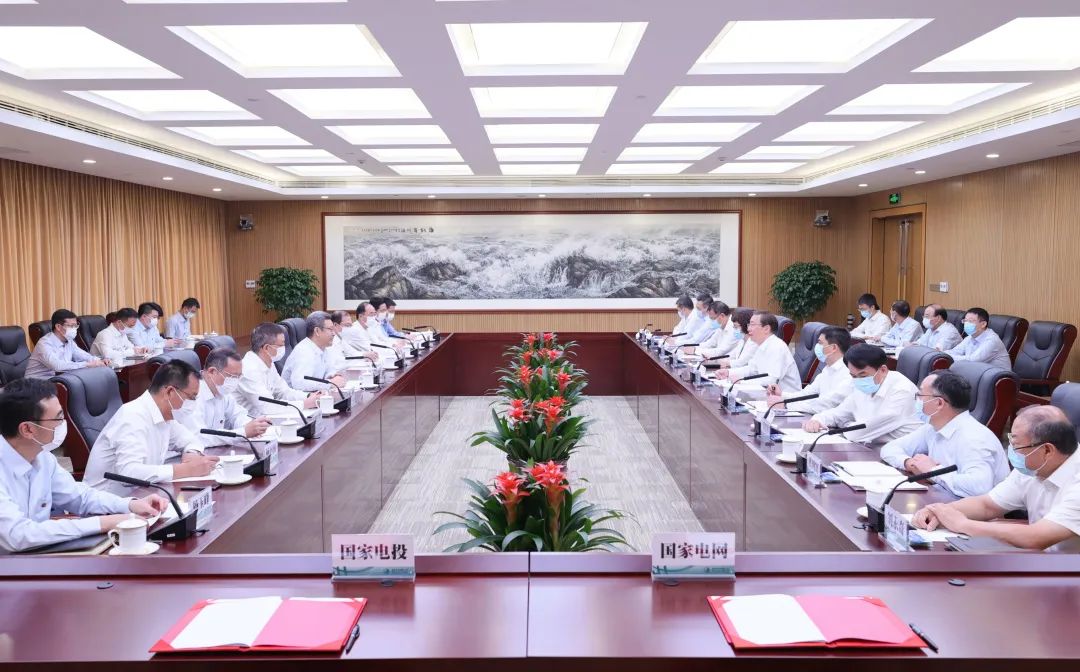 國(guó)家電網(wǎng)董事長(zhǎng)、黨組書記辛保安與國(guó)家電投董事長(zhǎng)錢智民、總經(jīng)理江毅會(huì)談