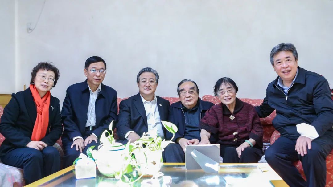 余劍鋒春節(jié)前夕看望慰問核工業(yè)老領導蔣心雄、陳肇博