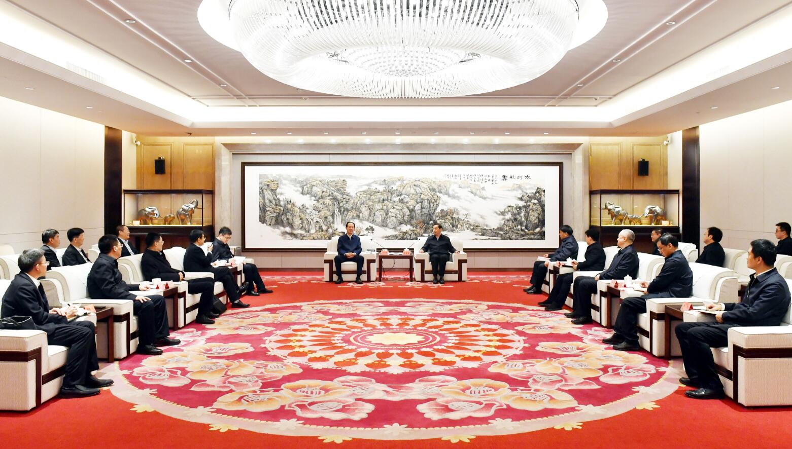 中國(guó)電建黨委書記、董事長(zhǎng)丁焰章與河北省委常委、石家莊市委書記張超超會(huì)談