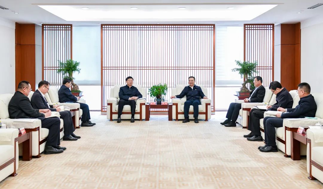 大唐集團(tuán)有限公司黨組書(shū)記、董事長(zhǎng)鄒磊會(huì)見(jiàn)吉林省委常委、省委秘書(shū)長(zhǎng)李偉