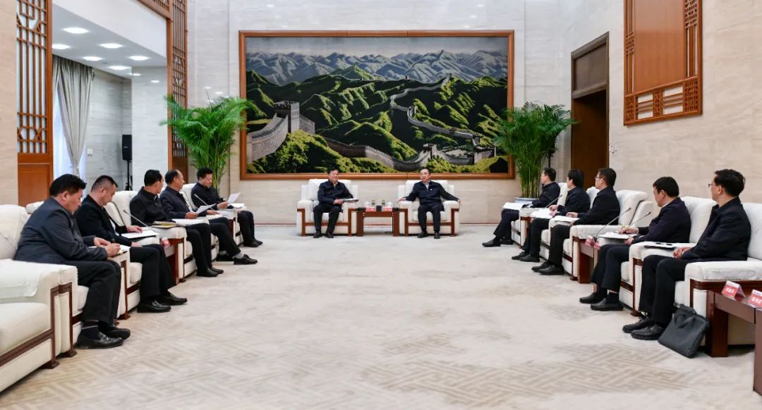大唐集團(tuán)黨組書記、董事長鄒磊與青海省海南州委書記呂剛、州長尕瑪朋措會談