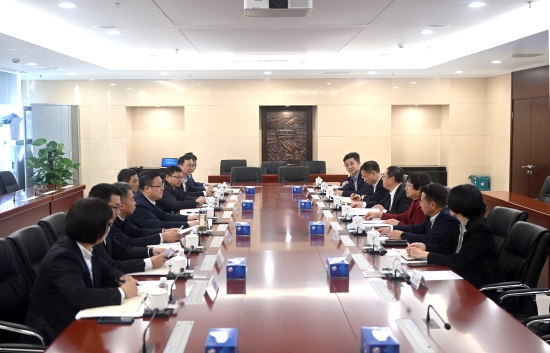 中國電建黨委常委、副總經(jīng)理王小軍與中國華電集團黨組成員、副總經(jīng)理李旭紅會談