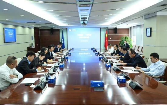 中國電建黨委常委、副總經(jīng)理劉源與中國建材股份副總裁王兵舉行會談