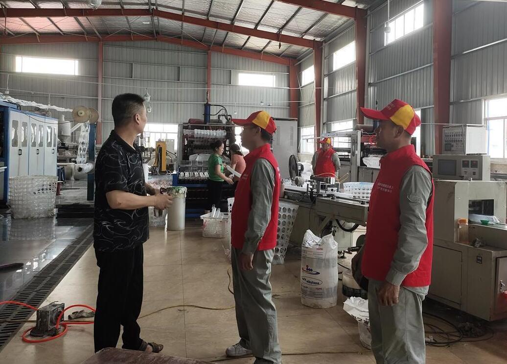 國網(wǎng)石首市供電公司“電”亮綠色經(jīng)濟(jì)，為企業(yè)降成本“支招”