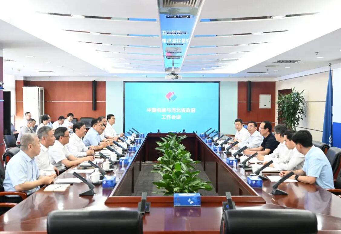 中國(guó)電建黨委書記、董事長(zhǎng)丁焰章與河北省副省長(zhǎng)時(shí)清霜會(huì)談