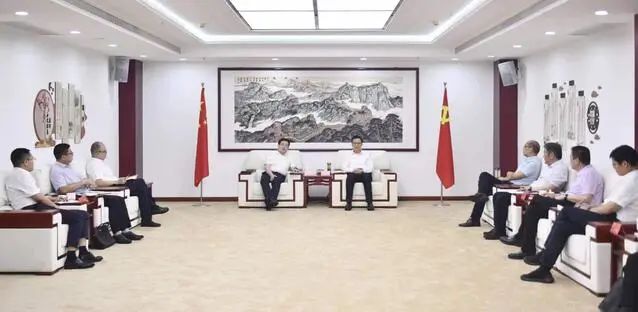 漯河市委書(shū)記秦保強(qiáng)、市長(zhǎng)黃鈁會(huì)見(jiàn)中國(guó)電建華中區(qū)總部黨委書(shū)記、總經(jīng)理蹇尚友一行
