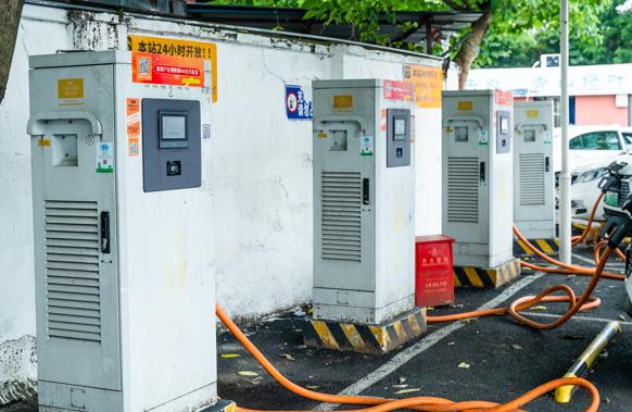 新能源汽車日漸增多，充電樁使用亂象如何管?