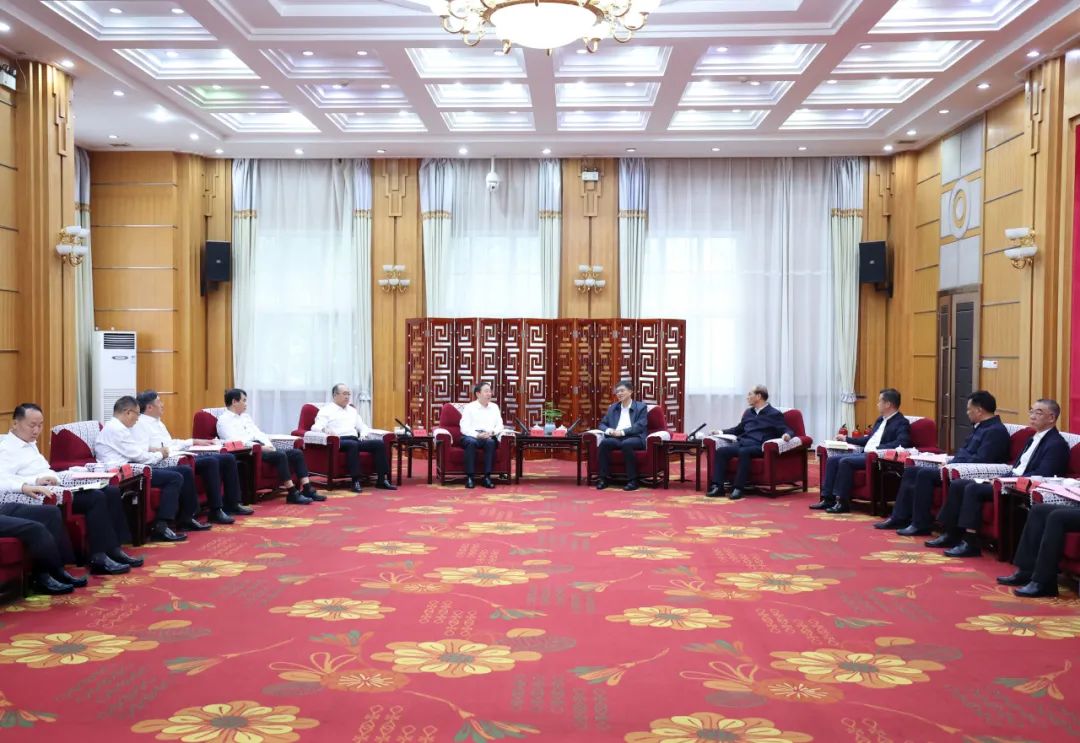 國家電網(wǎng)公司董事長、黨組書辛保安會見青海省委書記陳剛、省長吳曉軍、省政協(xié)主席公保扎西