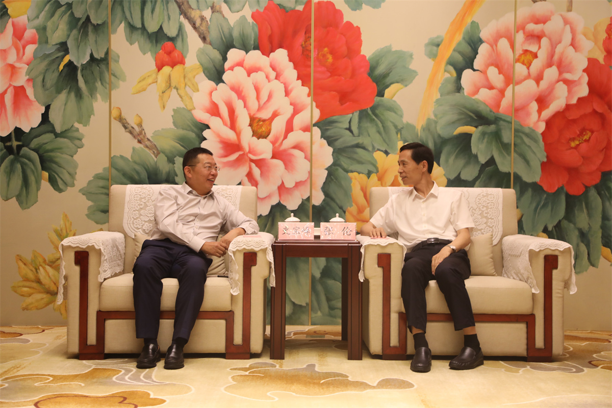 華潤(rùn)電力董事局主席史寶峰拜會(huì)菏澤市委書(shū)記張倫、市長(zhǎng)李春英