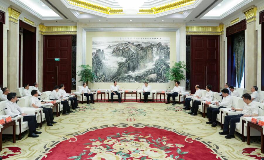 中國(guó)電建黨委書(shū)記、董事長(zhǎng)丁焰章拜會(huì)貴州省委書(shū)記徐麟、省長(zhǎng)李炳軍