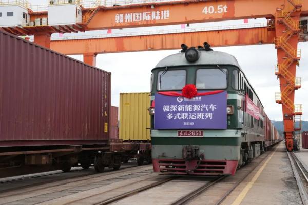 國產新能源汽車，坐火車“出海”!