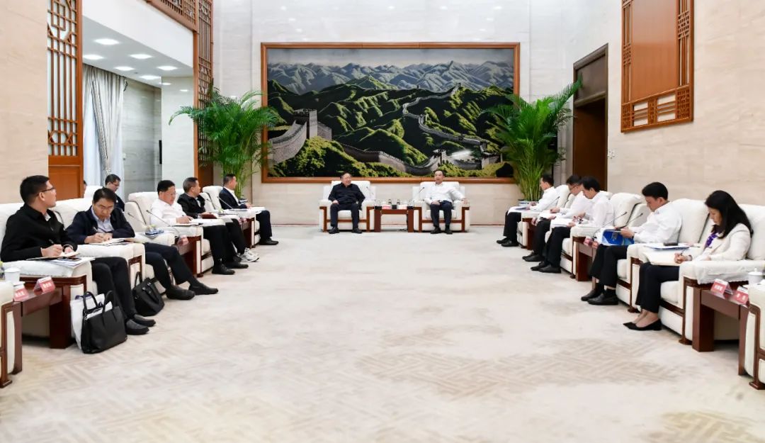 大唐集團(tuán)有限公司黨組書記、董事長(zhǎng)鄒磊與廣西壯族自治區(qū)國(guó)資委黨委書記秦如培會(huì)談