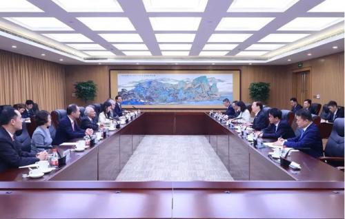國(guó)家電網(wǎng)與香港中電集團(tuán)推動(dòng)清潔能源開發(fā)利用、促進(jìn)新能源發(fā)展等方面深化合作