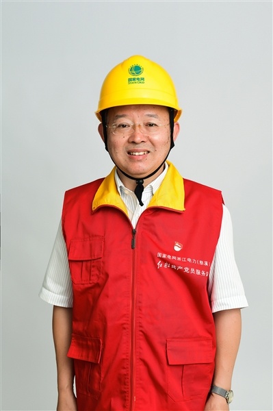 全國人大代表、國網(wǎng)浙江慈溪市供電公司客服中心社區(qū)經(jīng)理錢海軍——讓訴訟服務之光照亮千家萬戶