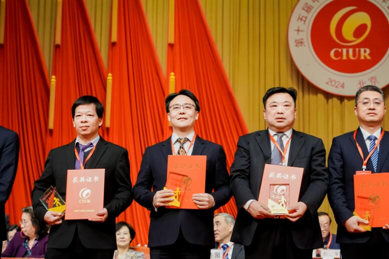 中國(guó)能建綠色建材公司黨委書記、董事長(zhǎng)，綠色先進(jìn)材料研究院院長(zhǎng)蔣洋榮獲“2023年中國(guó)產(chǎn)學(xué)研合作創(chuàng)新獎(jiǎng)”