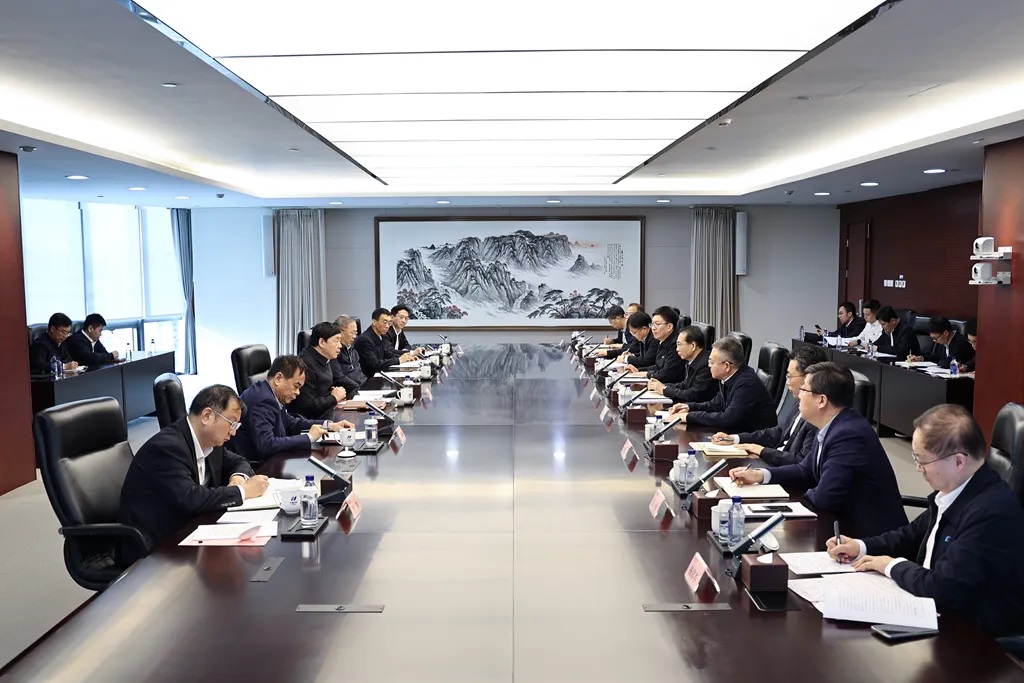 華電集團董事長江毅、總經(jīng)理葉向東與國家電網(wǎng)董事長、黨組書記張智剛會談