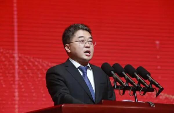 “垃圾大王”嚴(yán)圣軍，拿啥完成近千億投資?