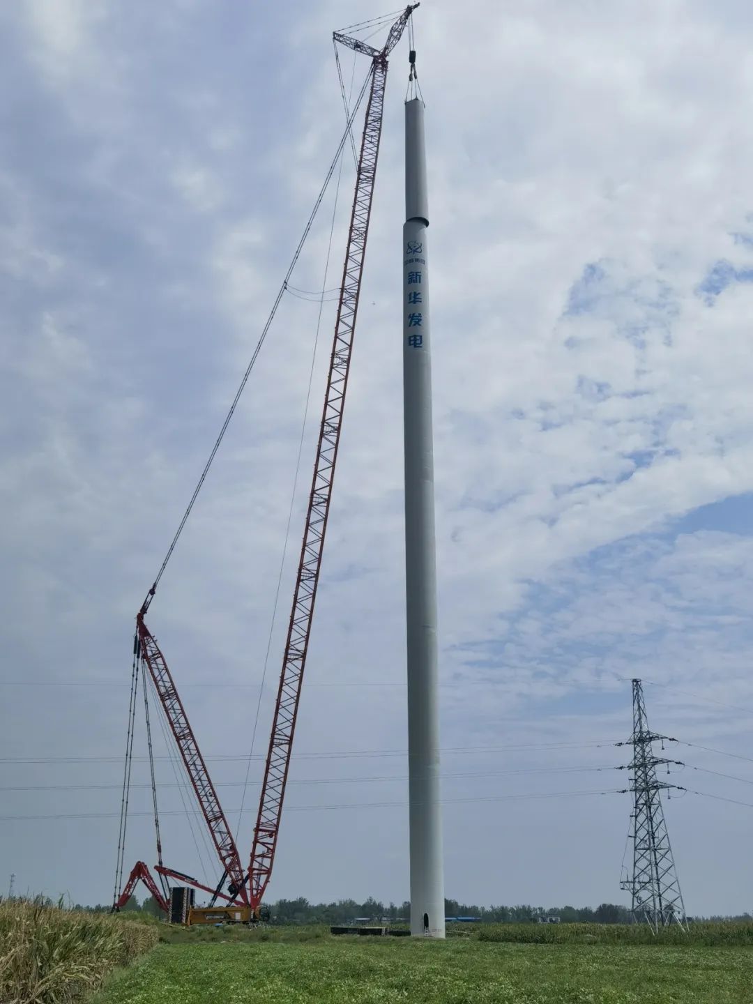 河南省唐河縣東王集、畢店60兆瓦風(fēng)電項(xiàng)目塔筒圓滿完成吊裝