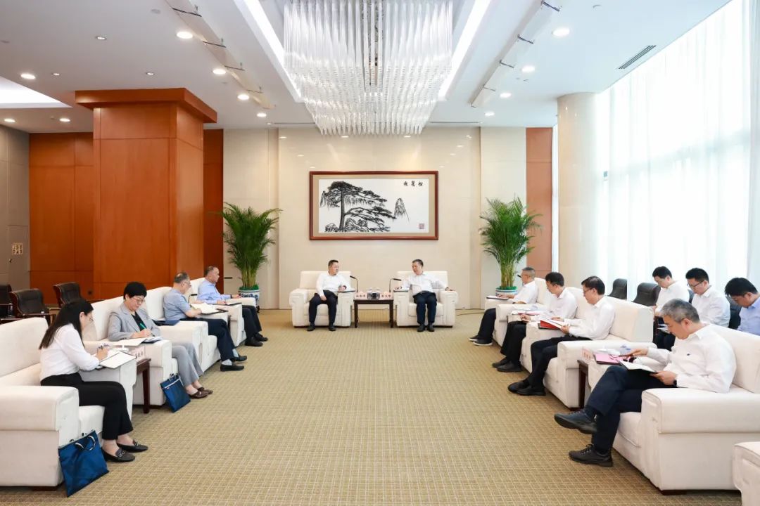 華能集團(tuán)公司總經(jīng)理張文峰會(huì)見(jiàn)中國(guó)國(guó)新董事長(zhǎng)徐思偉、總經(jīng)理莫德旺
