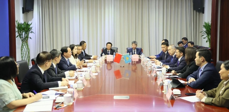 金壯龍會見哈薩克斯坦數(shù)字發(fā)展、創(chuàng)新和航空航天工業(yè)部部長扎斯蘭·馬季耶夫