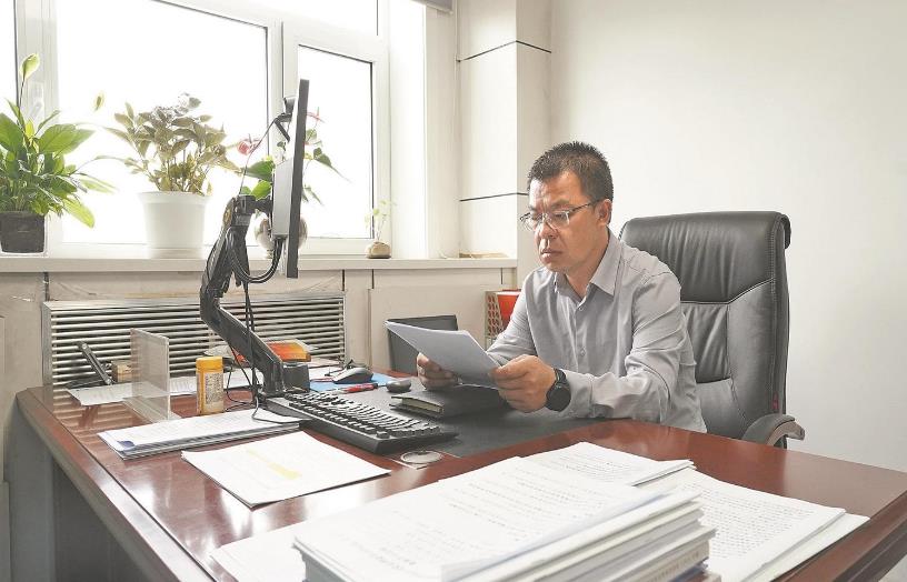 張忠鋒：為三江源頭百姓富裕、生態(tài)美好探索奔忙
