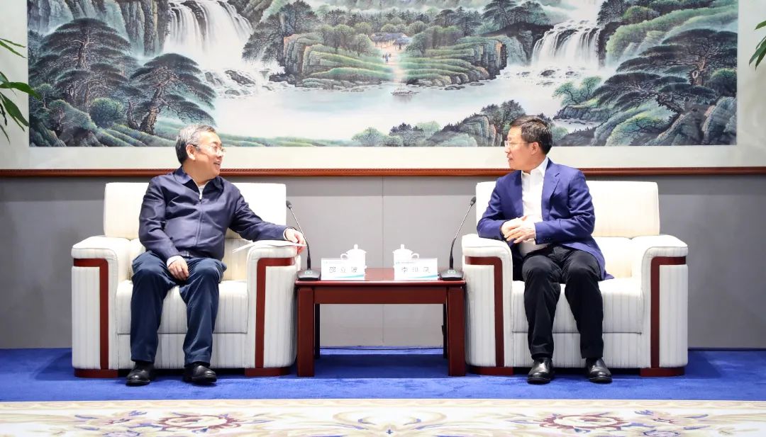 中國電氣裝備黨委書記、董事長李洪鳳會(huì)見國家開發(fā)銀行戰(zhàn)略客戶部總經(jīng)理邵立波