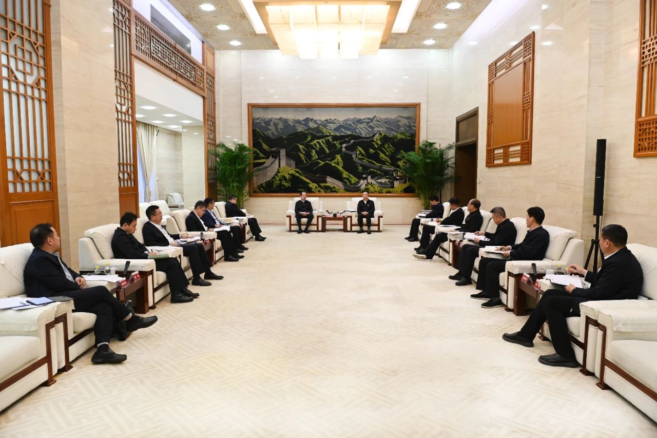 大唐集團黨組書記、董事長鄒磊與中國電建黨委書記、董事長丁焰章會談