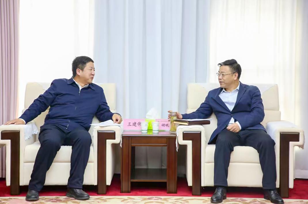 大唐甘肅公司黨委書記、董事長王建偉與甘肅能化集團黨委書記、董事長謝曉鋒會談