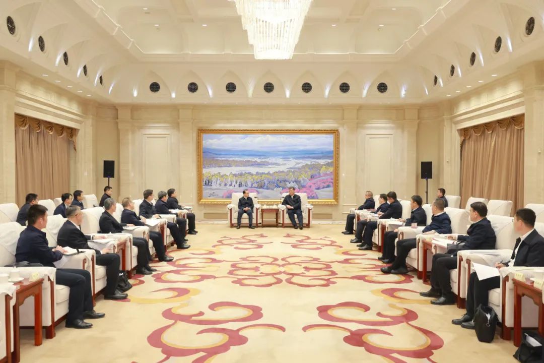 華電集團黨組書記、董事長江毅與新疆維吾爾自治區(qū)主要領(lǐng)導(dǎo)舉行會談