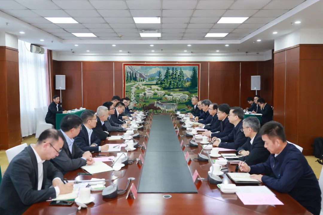 華電集團(tuán)黨組書記、董事長江毅與上海電氣黨委書記、董事長吳磊舉行會(huì)談