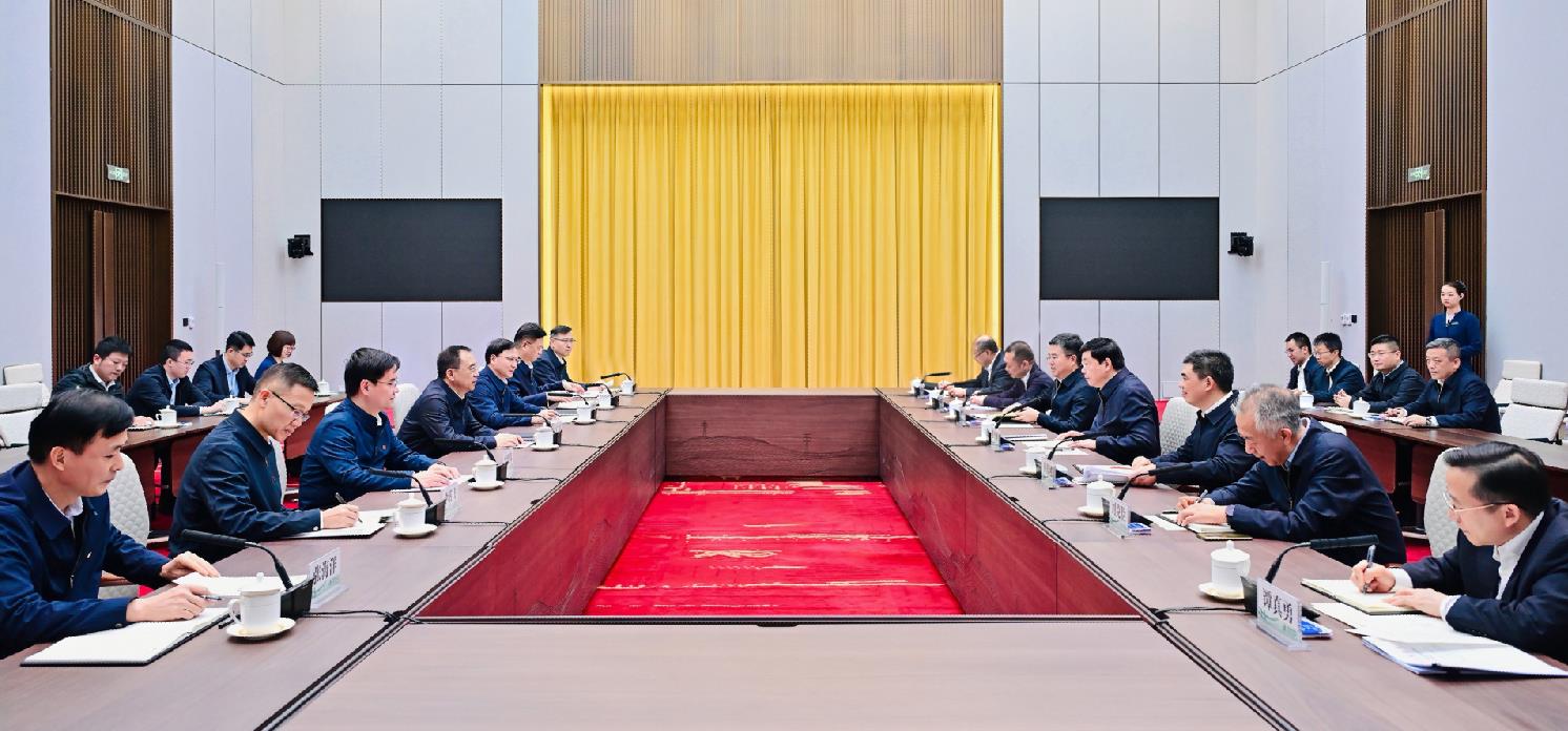 中國(guó)大唐集團(tuán)董事長(zhǎng)鄒磊、總經(jīng)理張傳江與國(guó)家電網(wǎng)董事長(zhǎng)張智剛、總經(jīng)理龐驍剛會(huì)談