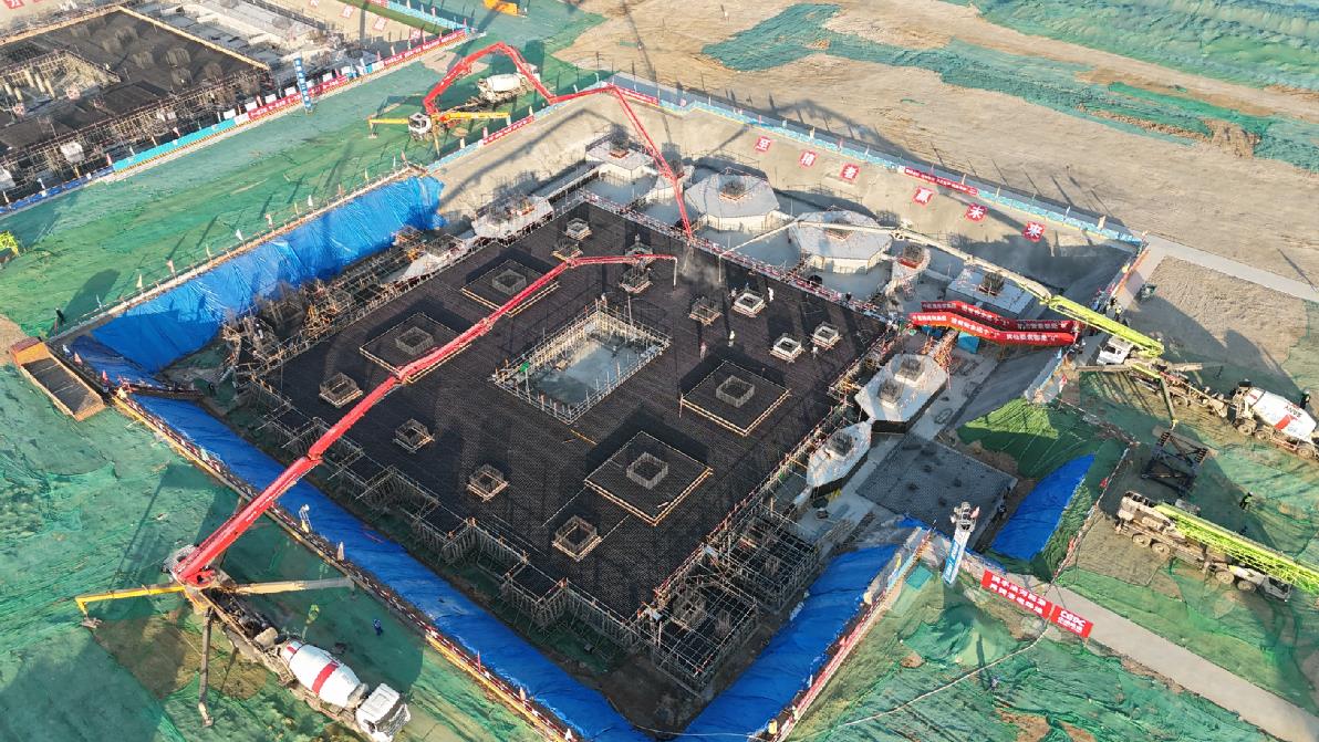 中能建建筑集團洛河百萬項目7號鍋爐、煙囪基礎(chǔ)混凝土澆筑完成