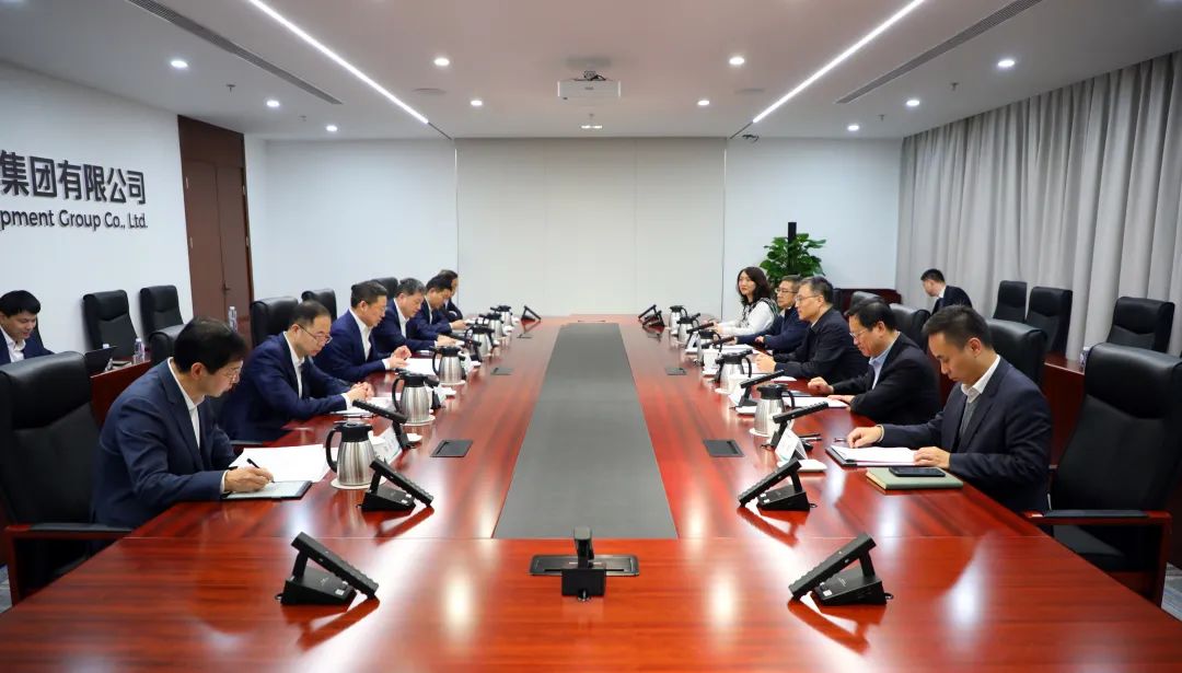 中國電氣裝備董事長李洪鳳、總經(jīng)理周群會見佛山市委書記唐屹峰