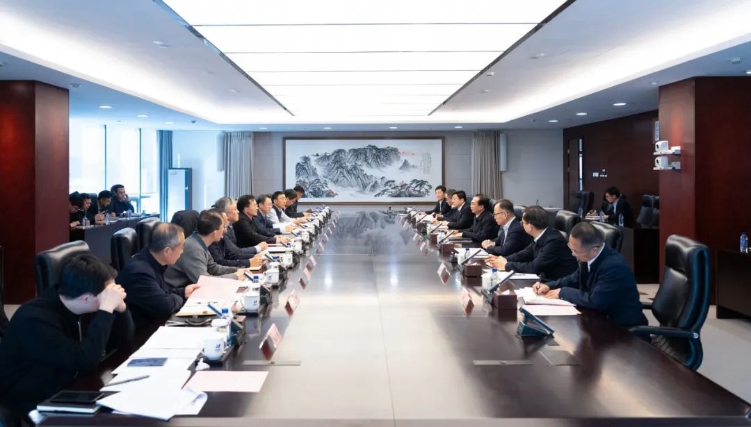 華電集團(tuán)董事長(zhǎng)、黨組書(shū)記江毅與北京市政府黨組成員、副市長(zhǎng)文獻(xiàn)舉行會(huì)談