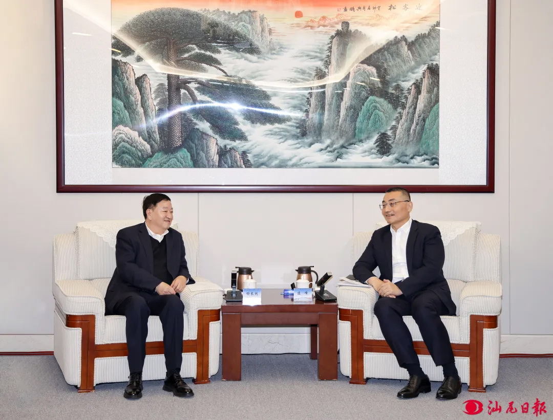 中廣核集團黨委書記、董事長楊長利與汕尾市委書記逯峰、市長鄭海濤會談
